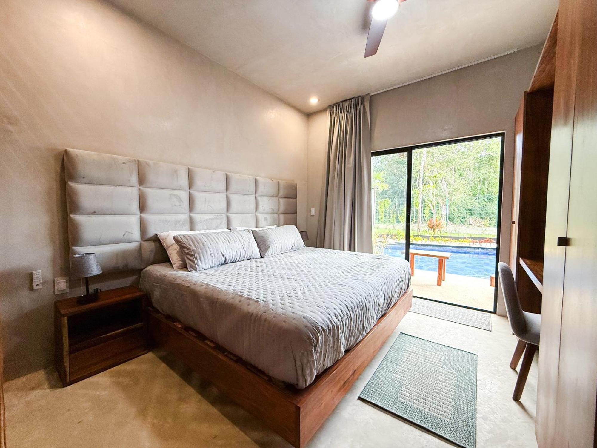 New Swim-up King Bed Wifi *